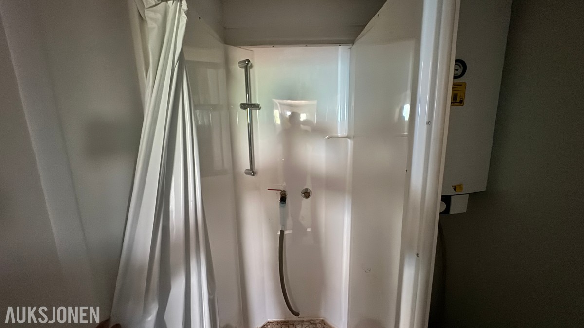 20 FOT sanitærcontainer 20 fot – med dusj, toalett og vaskesone