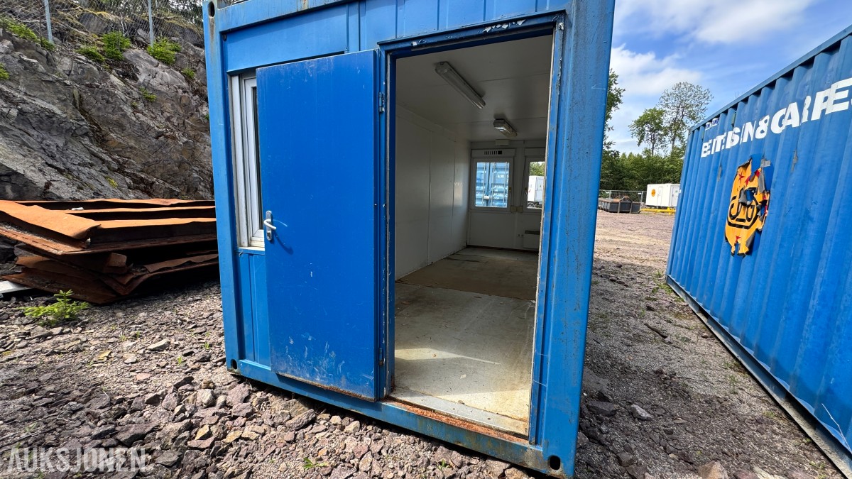 20 Fot Kontorbrakke Isolert / anleggsbrakke med strømtilkobling
