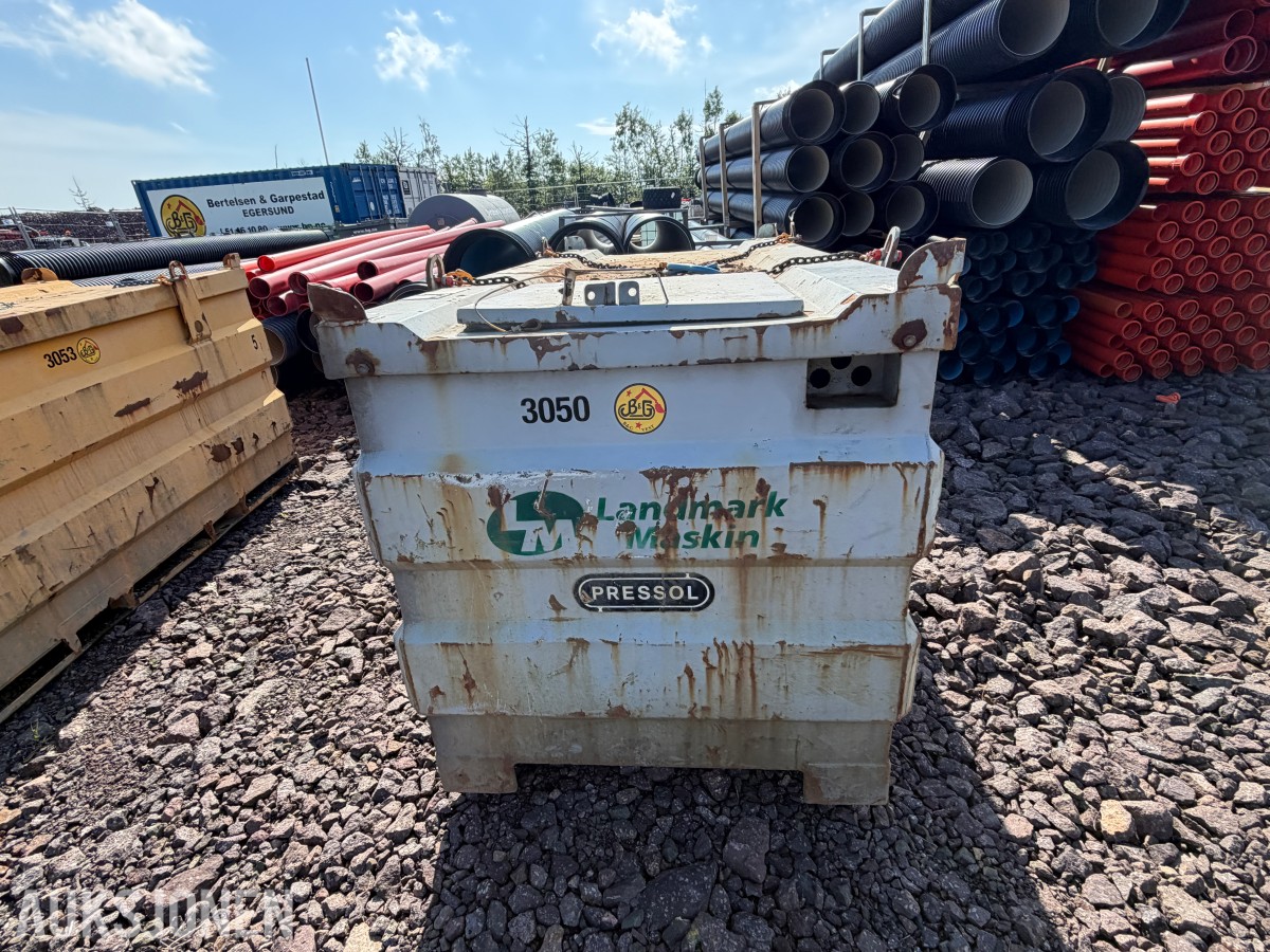 SK Tanken 2000L dieseltank med pumpe - full tank