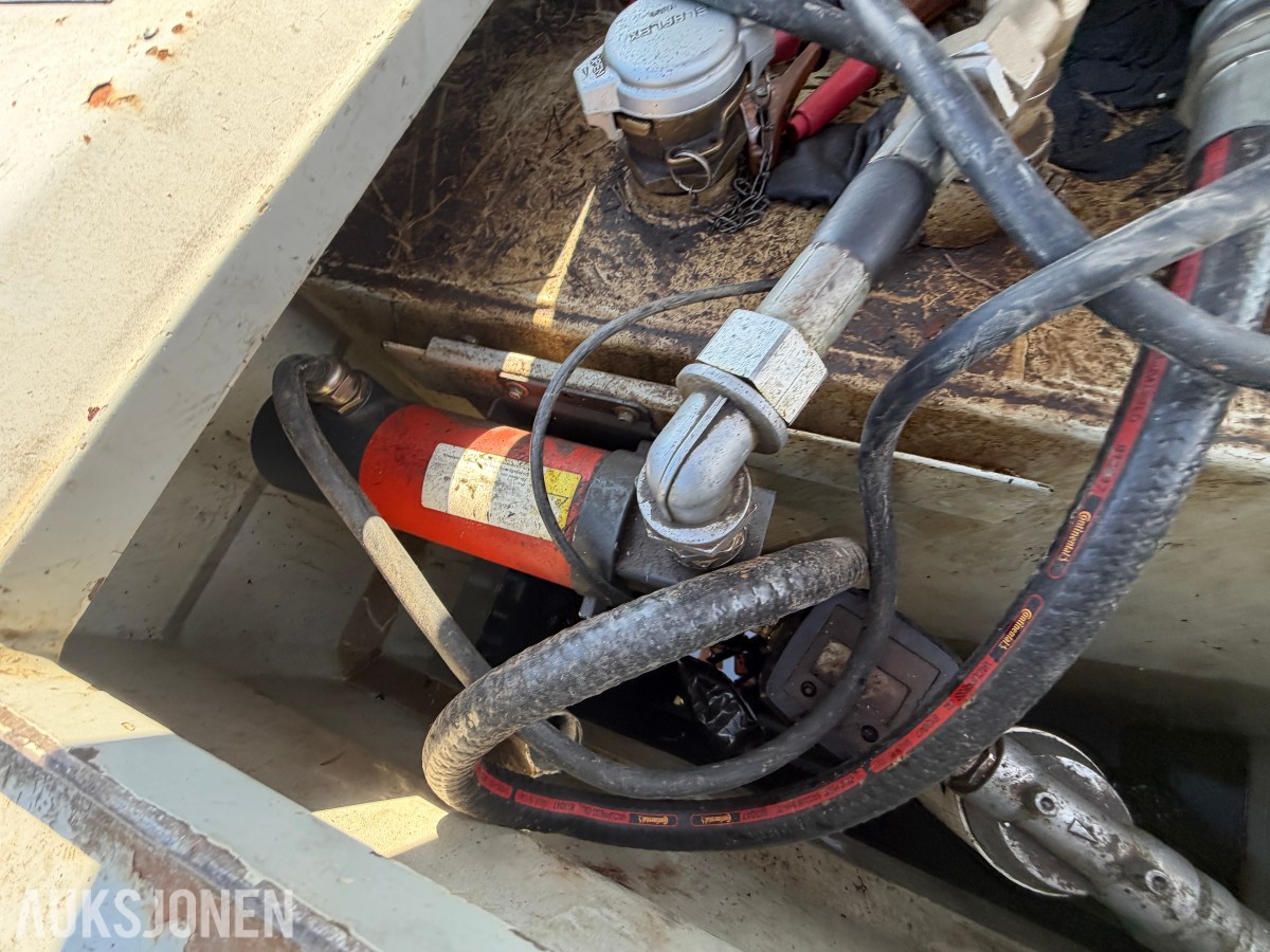 SK Tanken 2000L dieseltank med pumpe - full tank