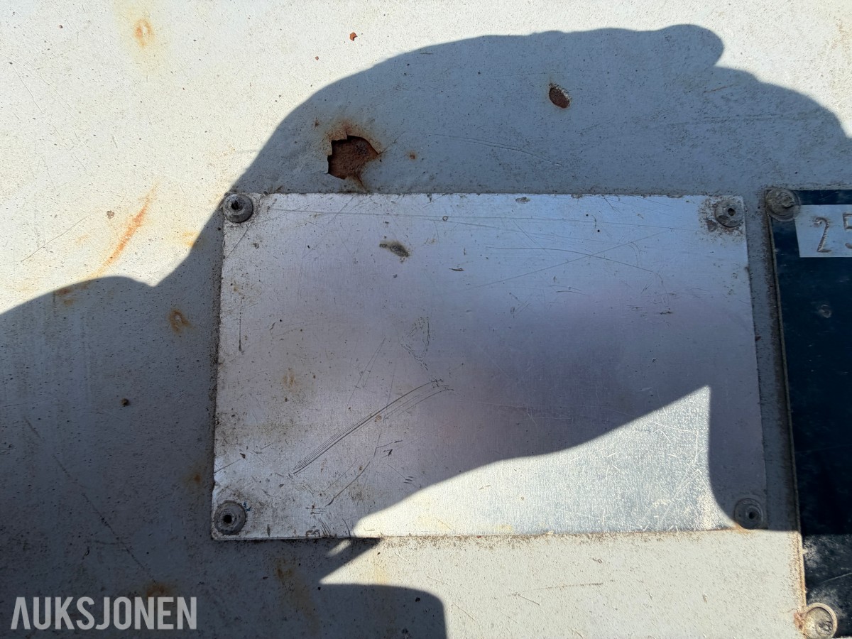 SK Tanken 2000L dieseltank med pumpe - full tank