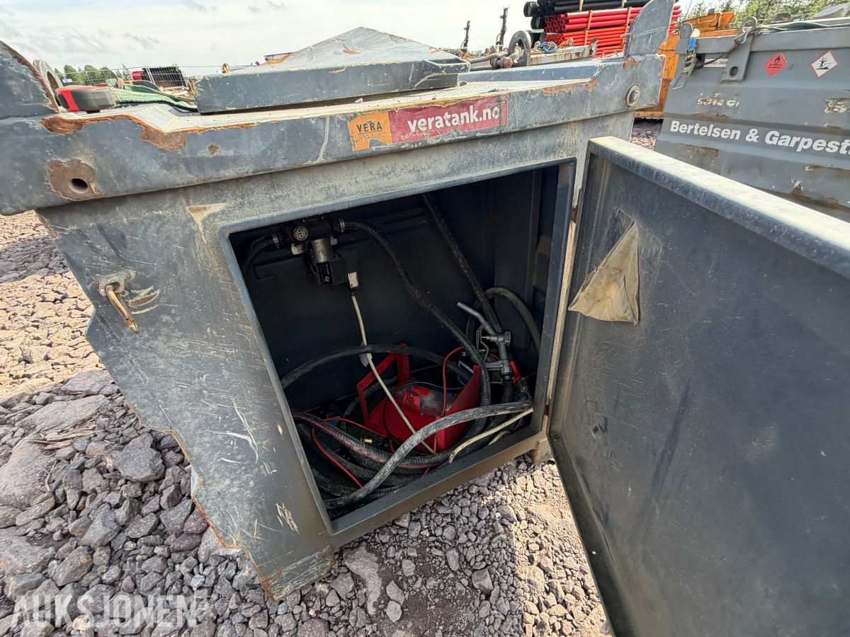 2017 Drivstofftank 1000L ca 40% innhold