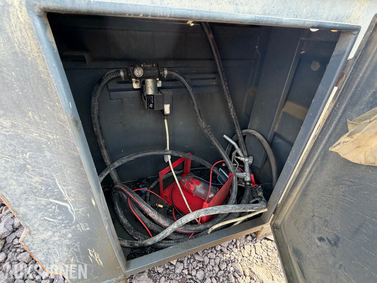2017 Drivstofftank 1000L ca 40% innhold