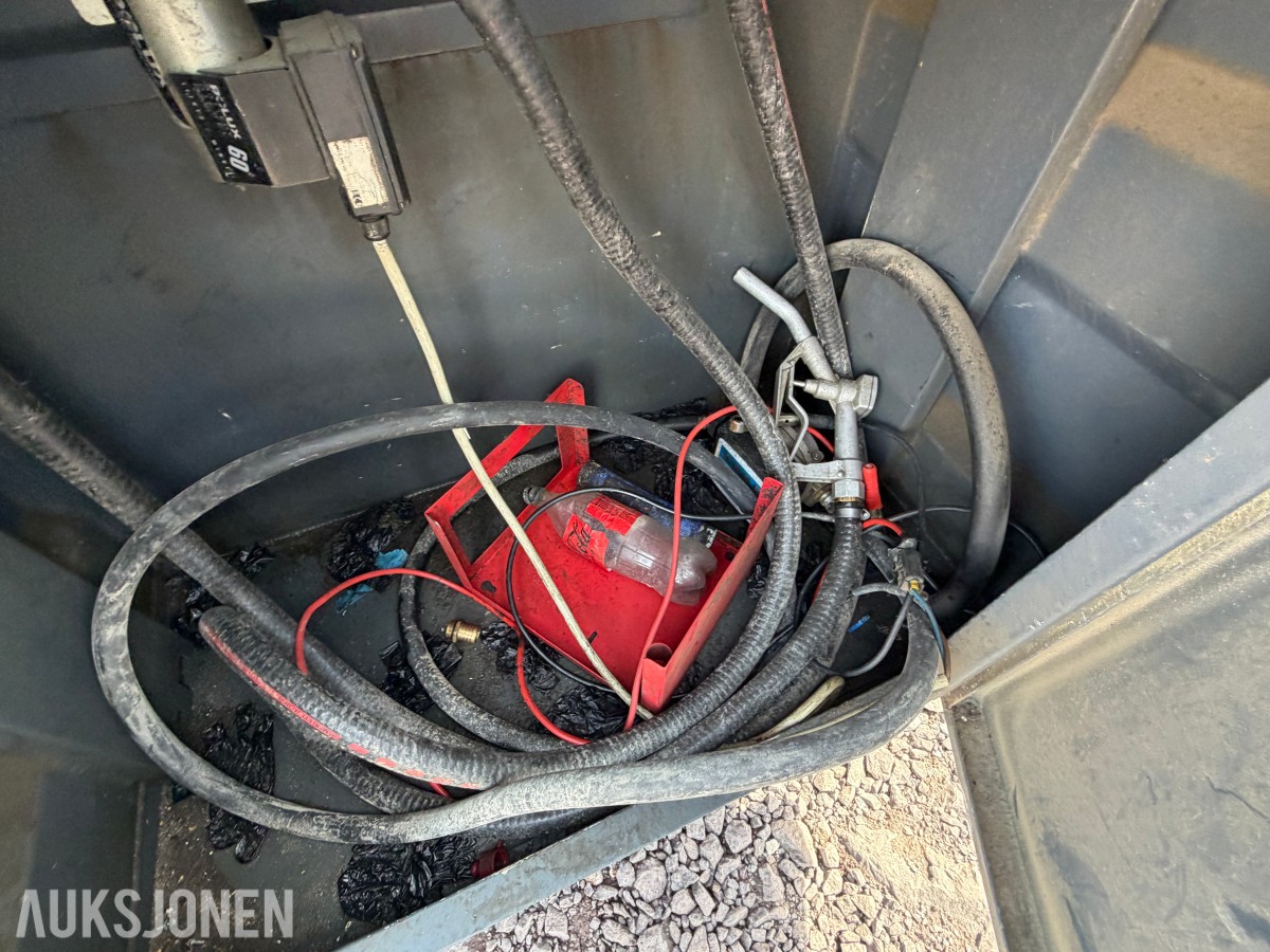 2017 Drivstofftank 1000L ca 40% innhold