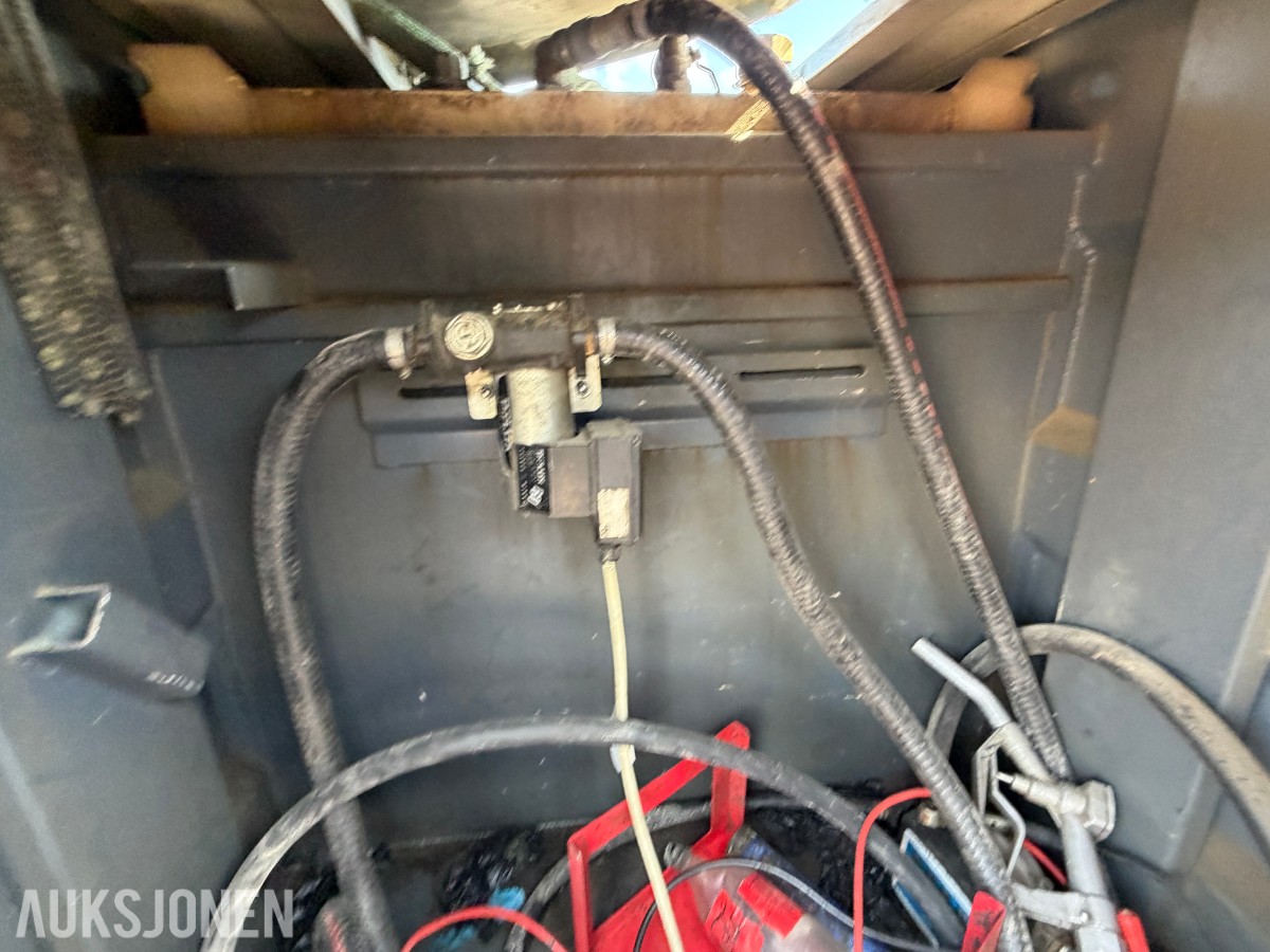 2017 Drivstofftank 1000L ca 40% innhold