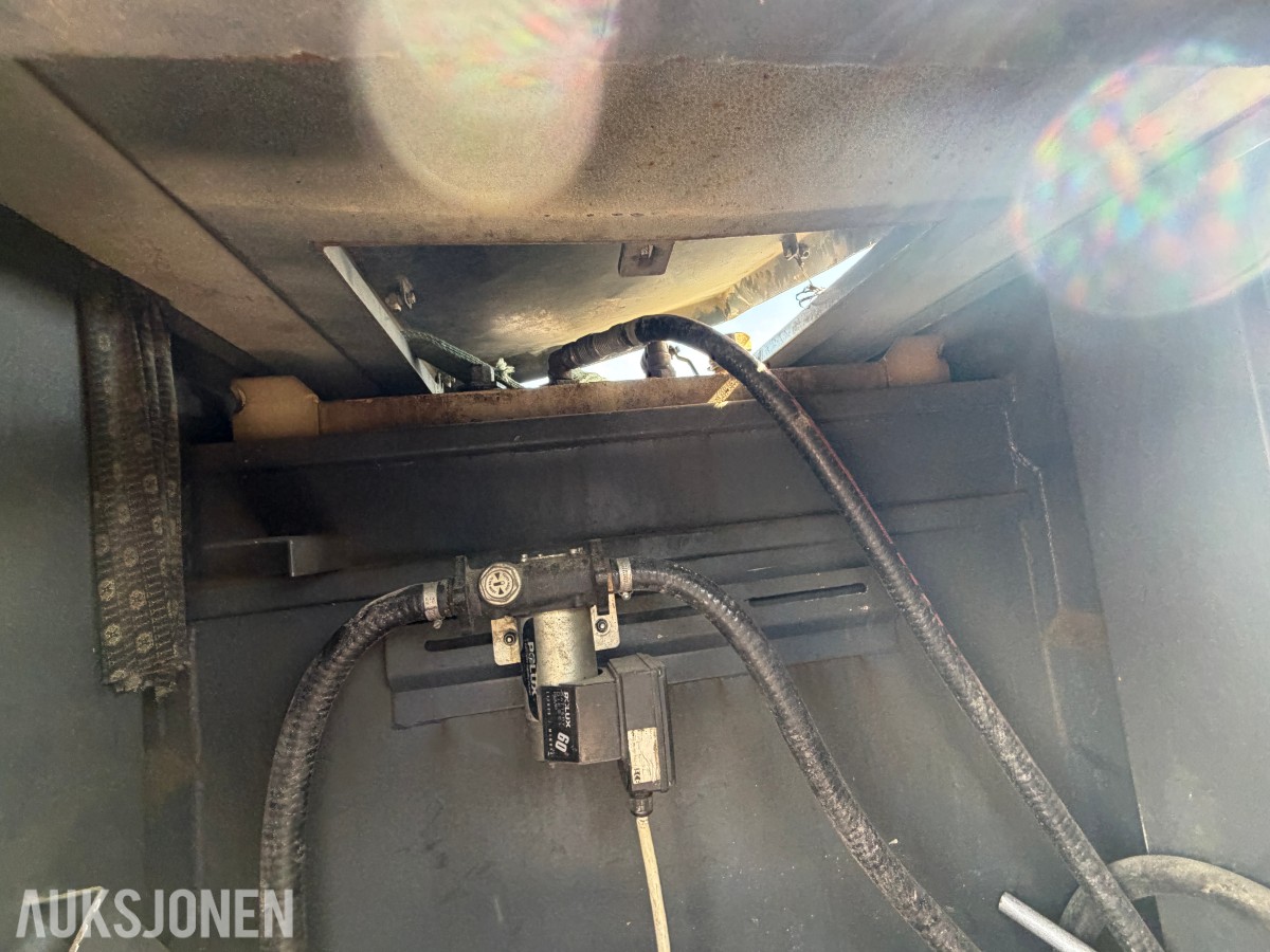 2017 Drivstofftank 1000L ca 40% innhold