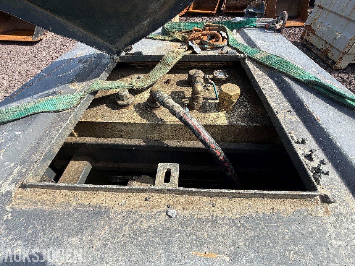 2017 Drivstofftank 1000L ca 40% innhold