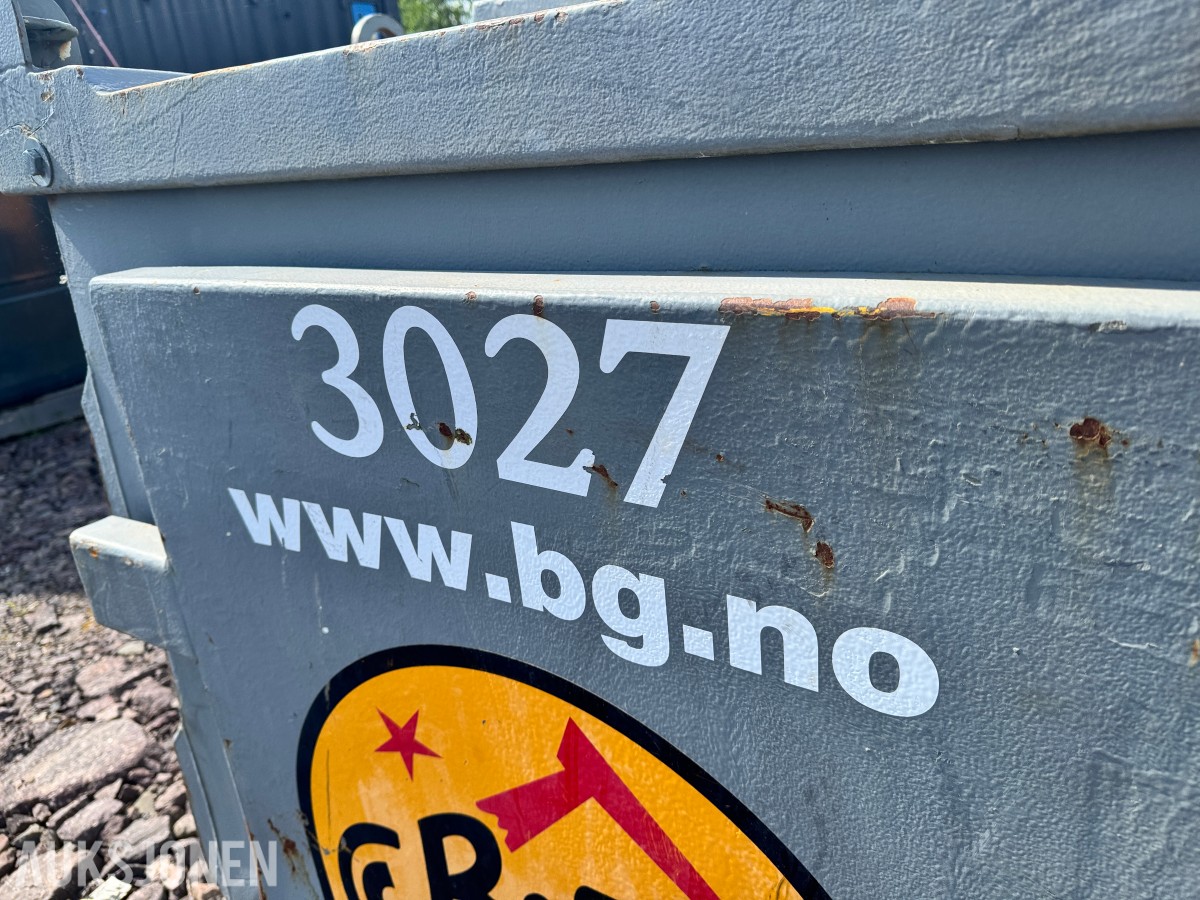 2015 dieseltank 1000 liter - ca. 30 % innhold