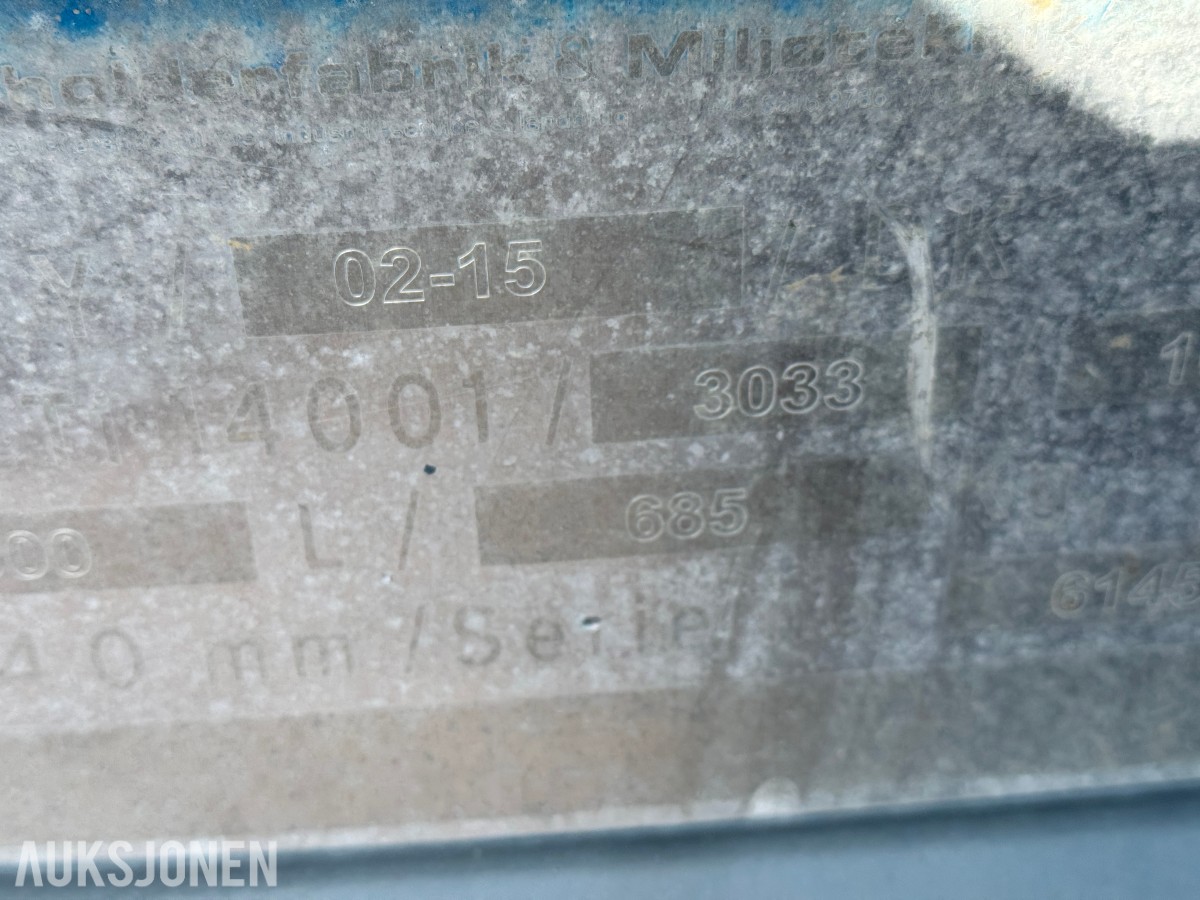 2015 dieseltank 1000 liter - ca. 30 % innhold