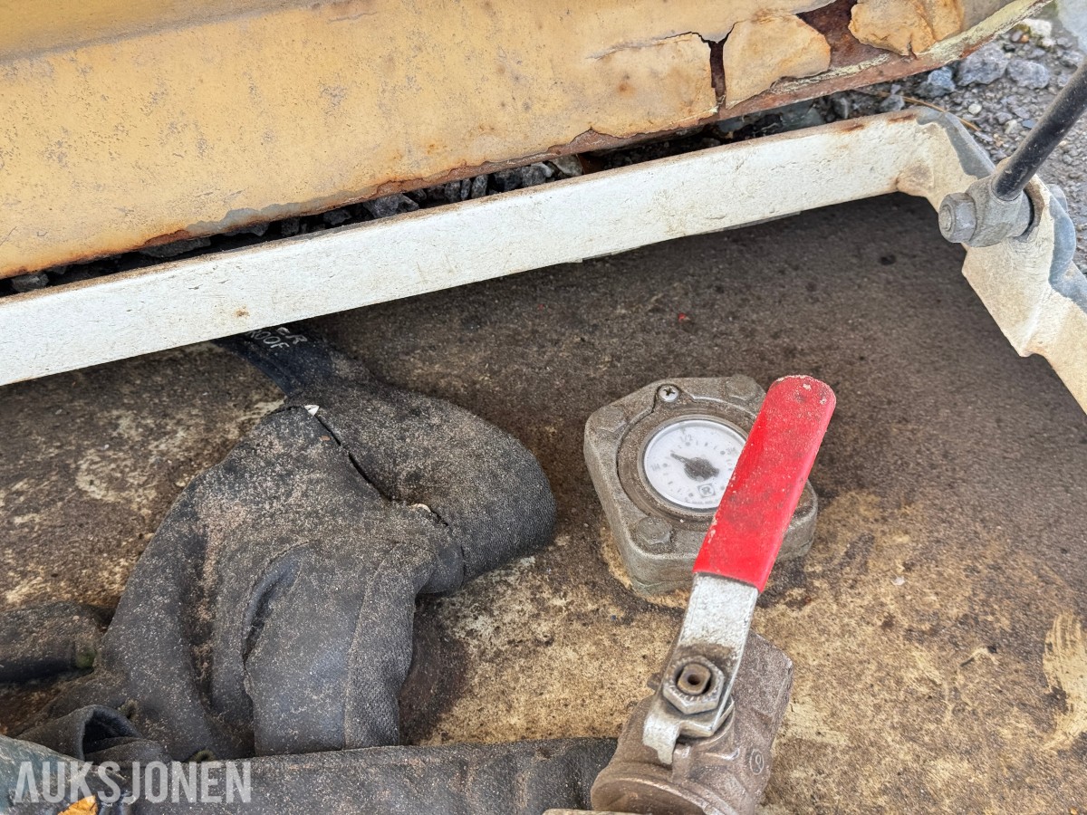 2015 dieseltank 1000 liter - ca. 30 % innhold