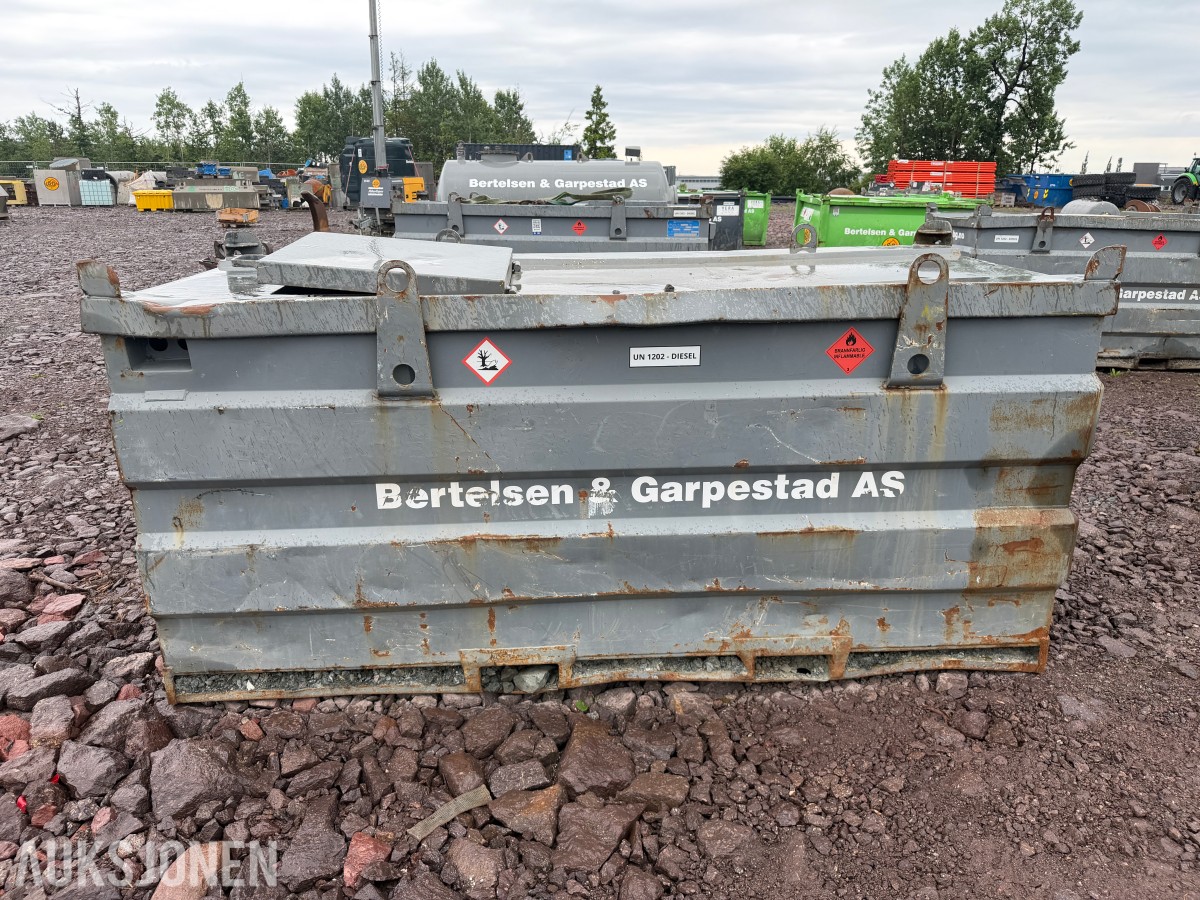 2021 Dieseltank 2000l (Vera) - full tank
