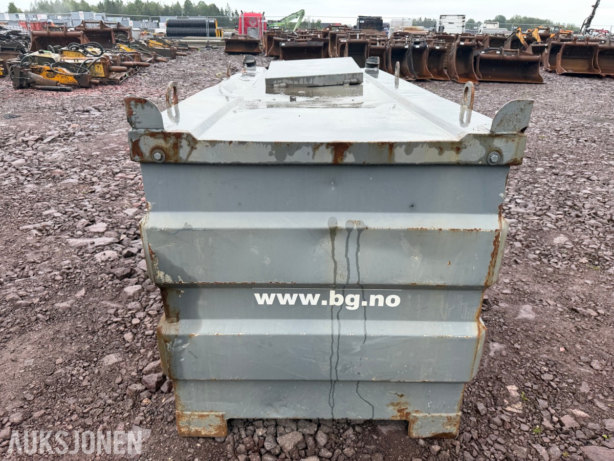 2021 Dieseltank 2000l (Vera) - full tank