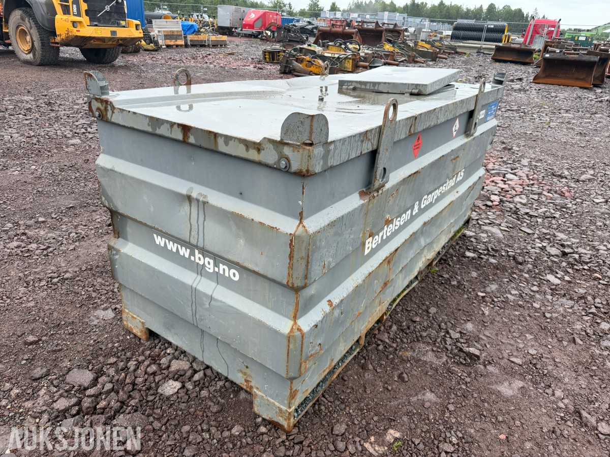 2021 Dieseltank 2000l (Vera) - full tank
