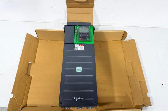 Schneider Electric Altivar 930 ATV930D15N4 - 15kW - 380-480V 3~ - 2022 - Frekvensomformer
