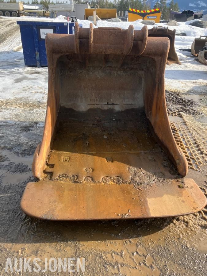 Graveskuffe med kniv 2200 liter, KM3 feste, 150 cm bredde
