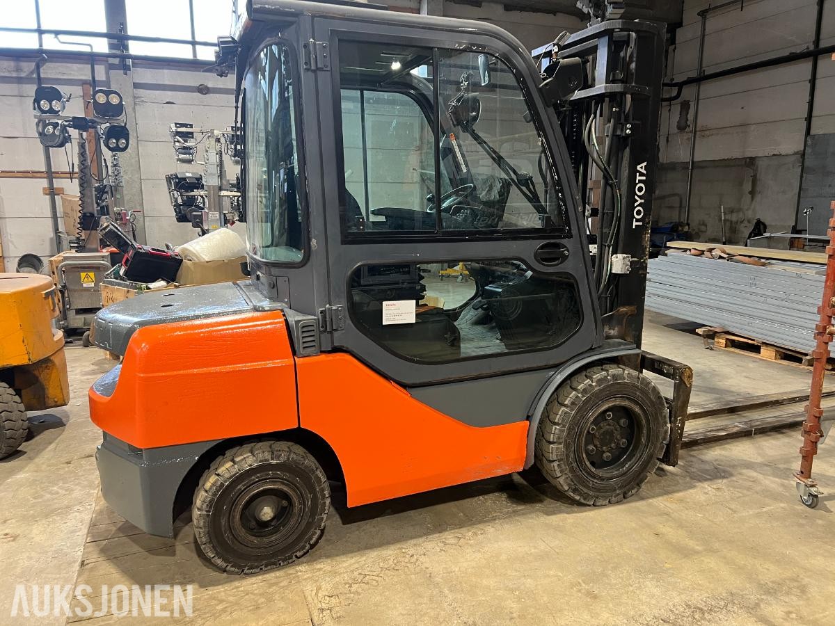 2013 Toyota 52-8FDJF35 Truck - Motvektstruck