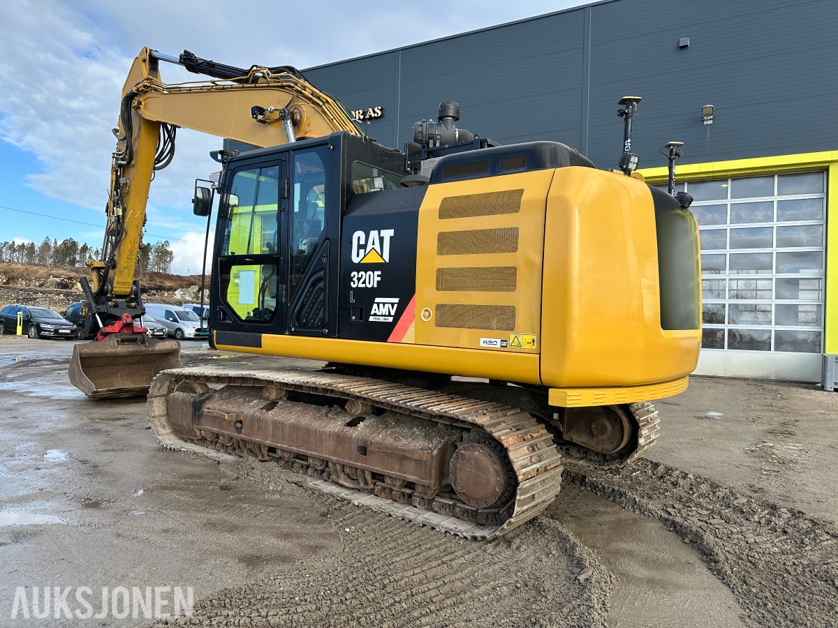 2017 Cat 320FL gravemaskin, GPS, Rototilt R8, boretårn, 2 skuffer