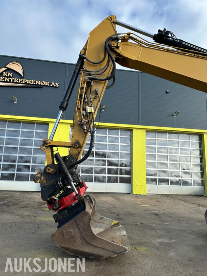 2017 Cat 320FL gravemaskin, GPS, Rototilt R8, boretårn, 2 skuffer