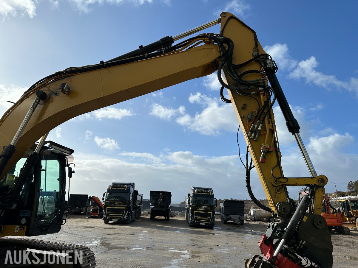2017 Cat 320FL gravemaskin, GPS, Rototilt R8, boretårn, 2 skuffer