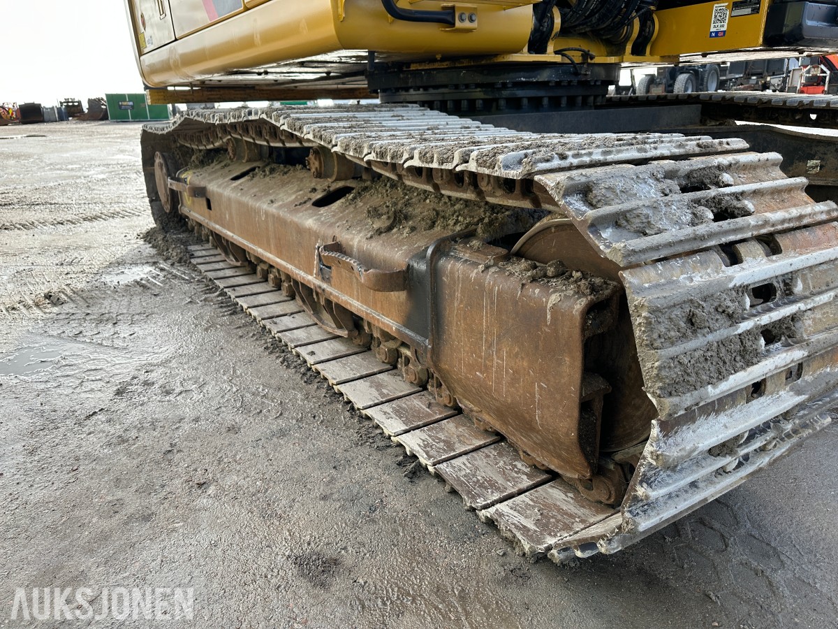 2017 Cat 320FL gravemaskin, GPS, Rototilt R8, boretårn, 2 skuffer