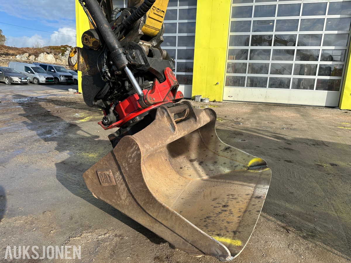 2017 Cat 320FL gravemaskin, GPS, Rototilt R8, boretårn, 2 skuffer