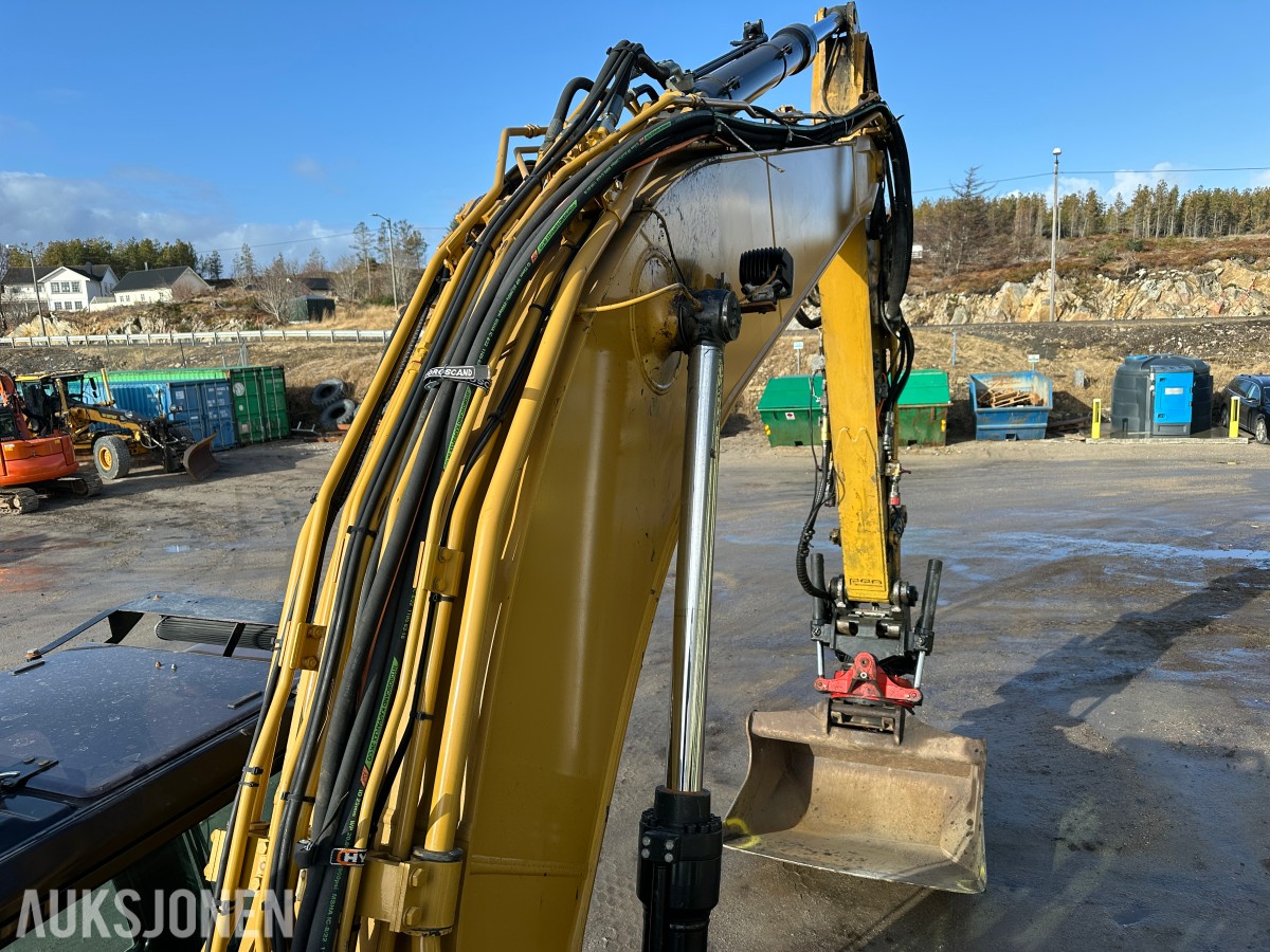 2017 Cat 320FL gravemaskin, GPS, Rototilt R8, boretårn, 2 skuffer