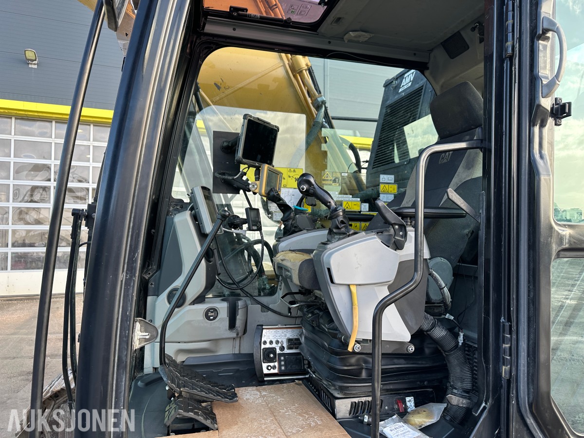 2017 Cat 320FL gravemaskin, GPS, Rototilt R8, boretårn, 2 skuffer