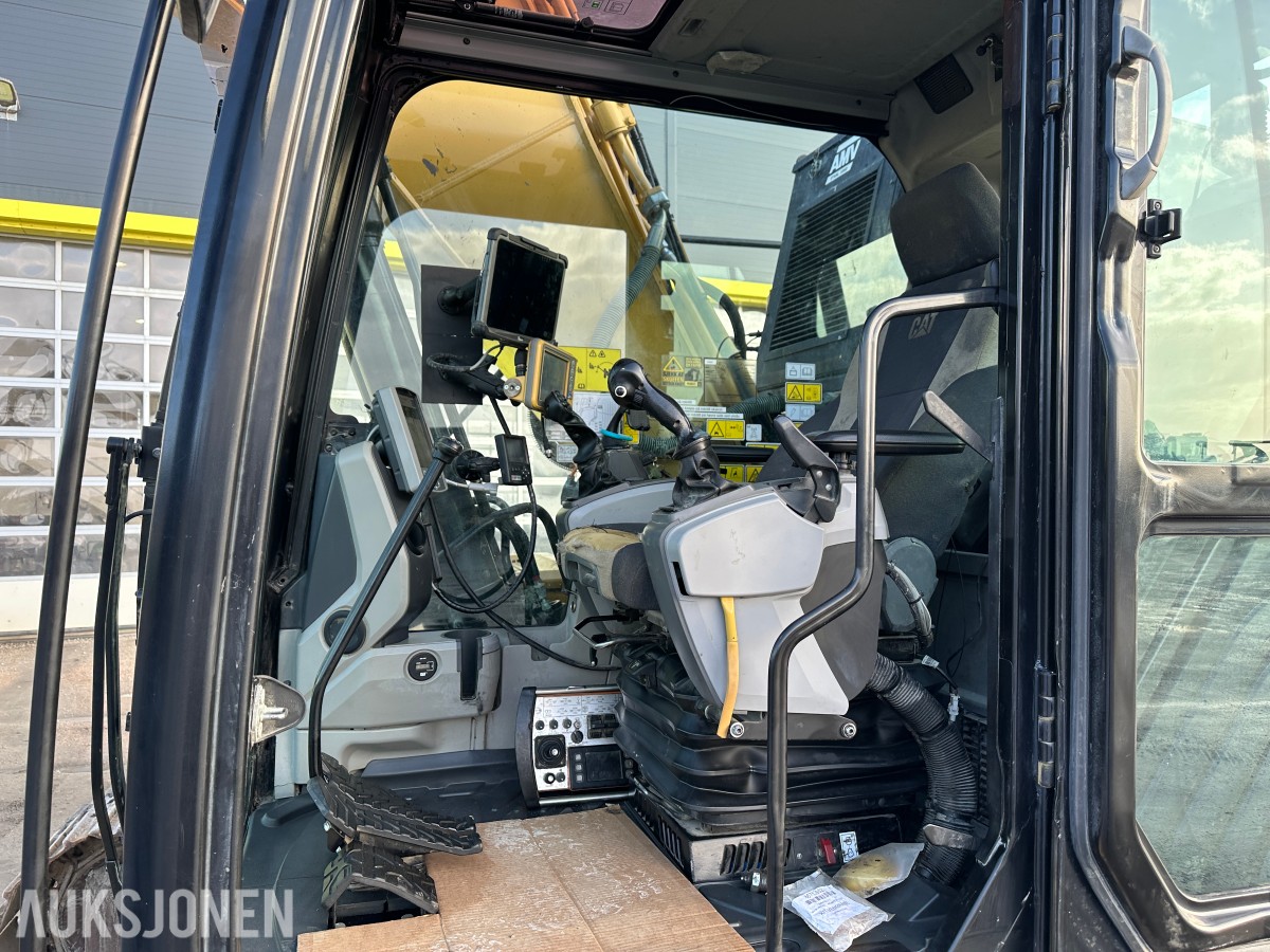 2017 Cat 320FL gravemaskin, GPS, Rototilt R8, boretårn, 2 skuffer