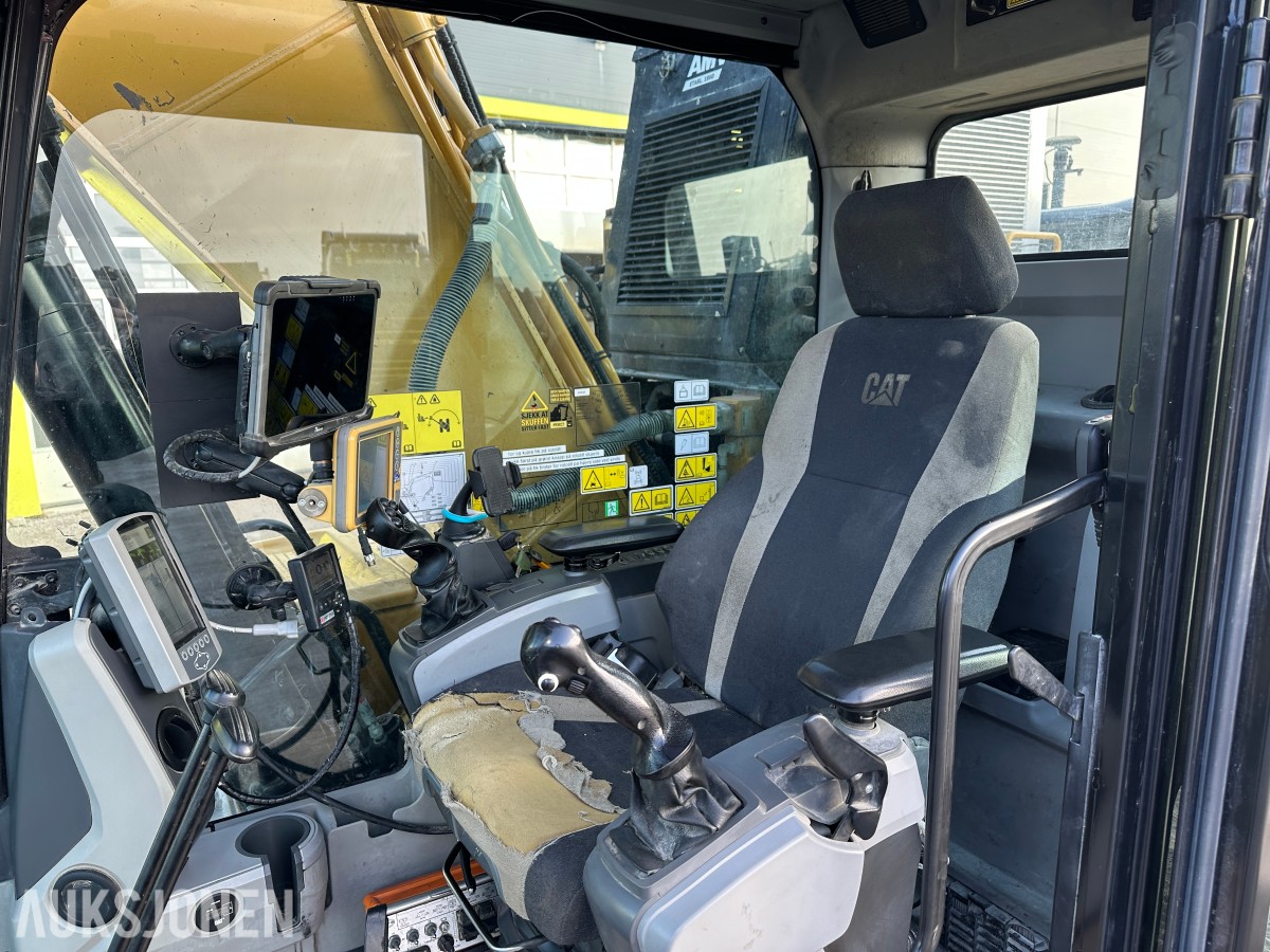 2017 Cat 320FL gravemaskin, GPS, Rototilt R8, boretårn, 2 skuffer