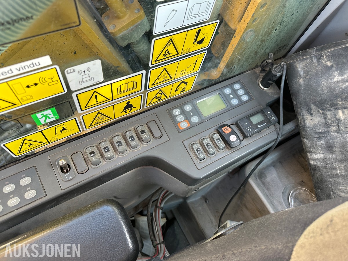 2017 Cat 320FL gravemaskin, GPS, Rototilt R8, boretårn, 2 skuffer
