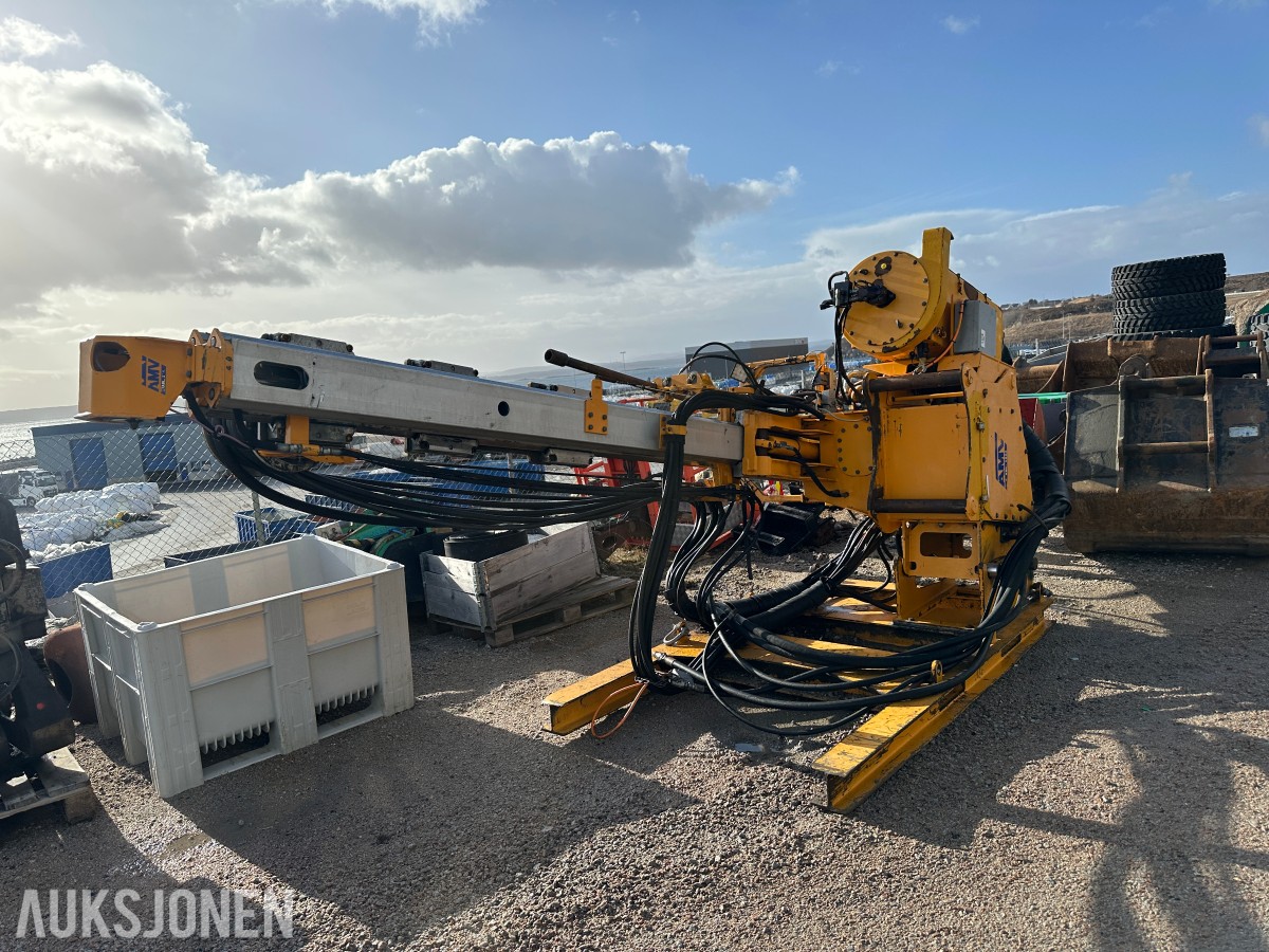 2017 Cat 320FL gravemaskin, GPS, Rototilt R8, boretårn, 2 skuffer