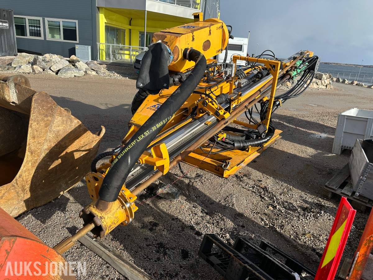 2017 Cat 320FL gravemaskin, GPS, Rototilt R8, boretårn, 2 skuffer
