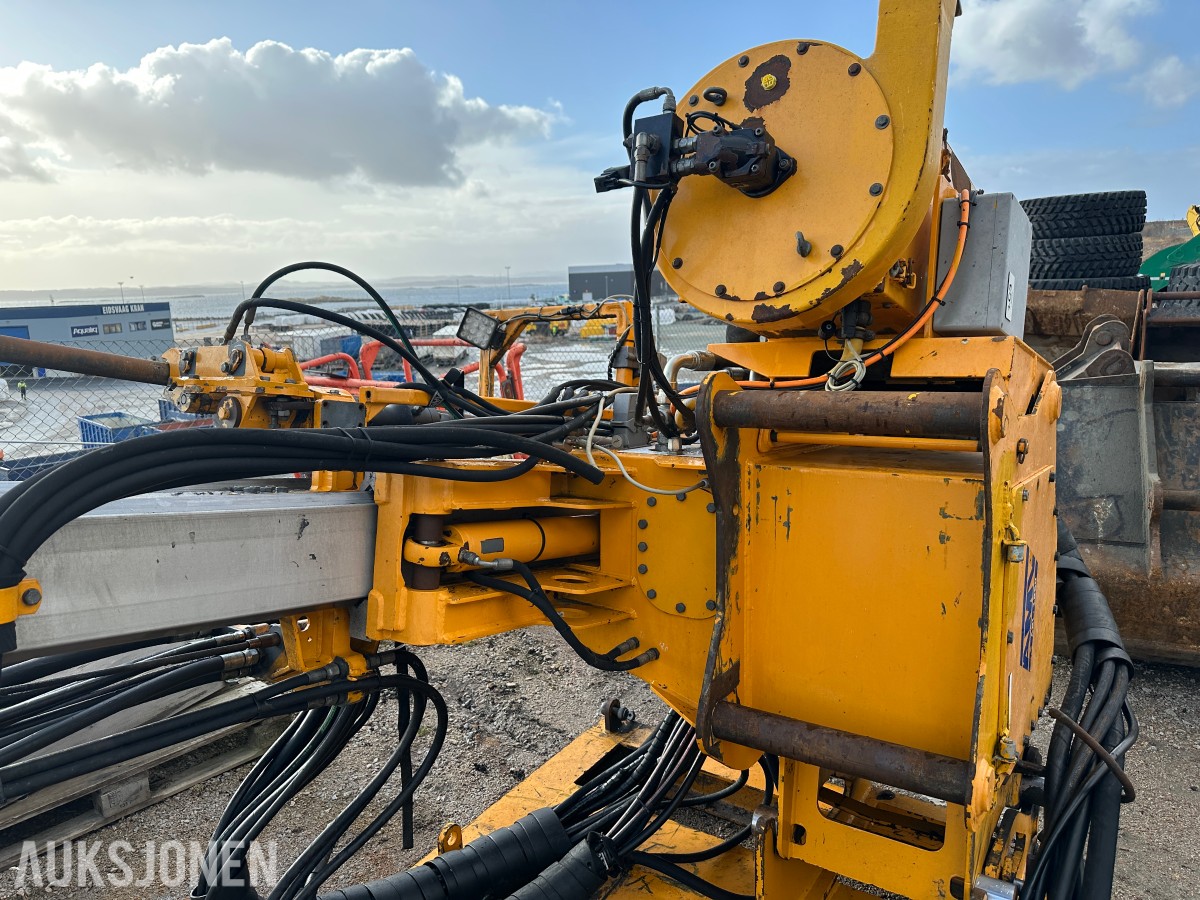 2017 Cat 320FL gravemaskin, GPS, Rototilt R8, boretårn, 2 skuffer
