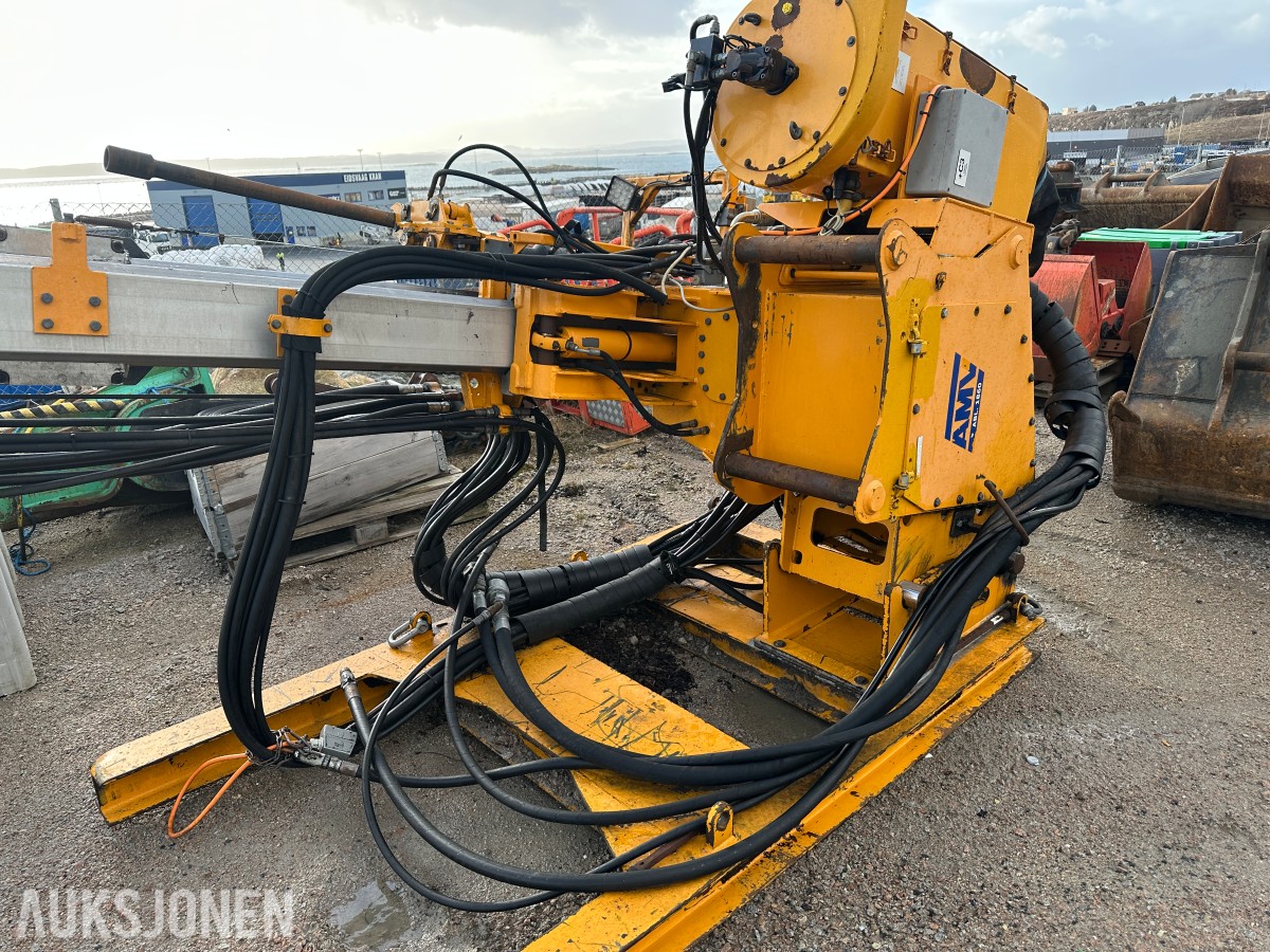2017 Cat 320FL gravemaskin, GPS, Rototilt R8, boretårn, 2 skuffer