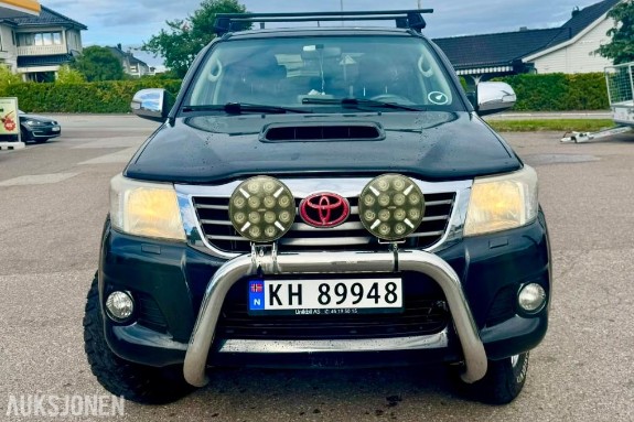 2013 Toyota HiLux 3.0 171hk 4WD automat cruisekontroll hengerfeste motorvarmer skinn s+v dekk eu ok 07.2027