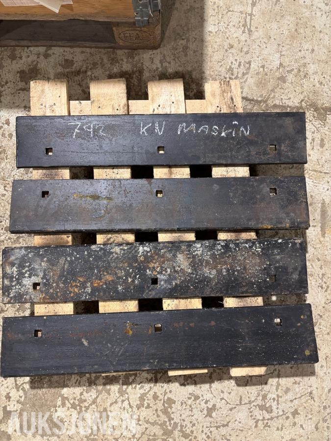 4 lengder ubrukt slitestål 19x150x792 mm