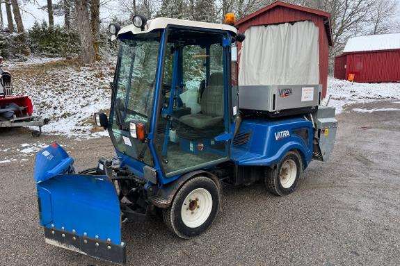 2017 Vitra 2050 Redskapsbærer med Tippkasse - Feiemaskin - Snøfreser Tokvam F130H - Vikplog - Valsestrøer