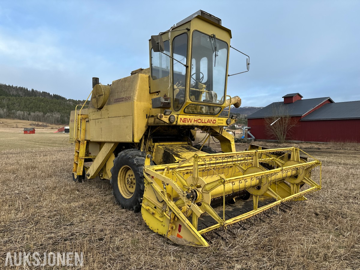 1979 New Holland Clayson 1530 Skurtresker – 11 fot skjærebord / halmkutter