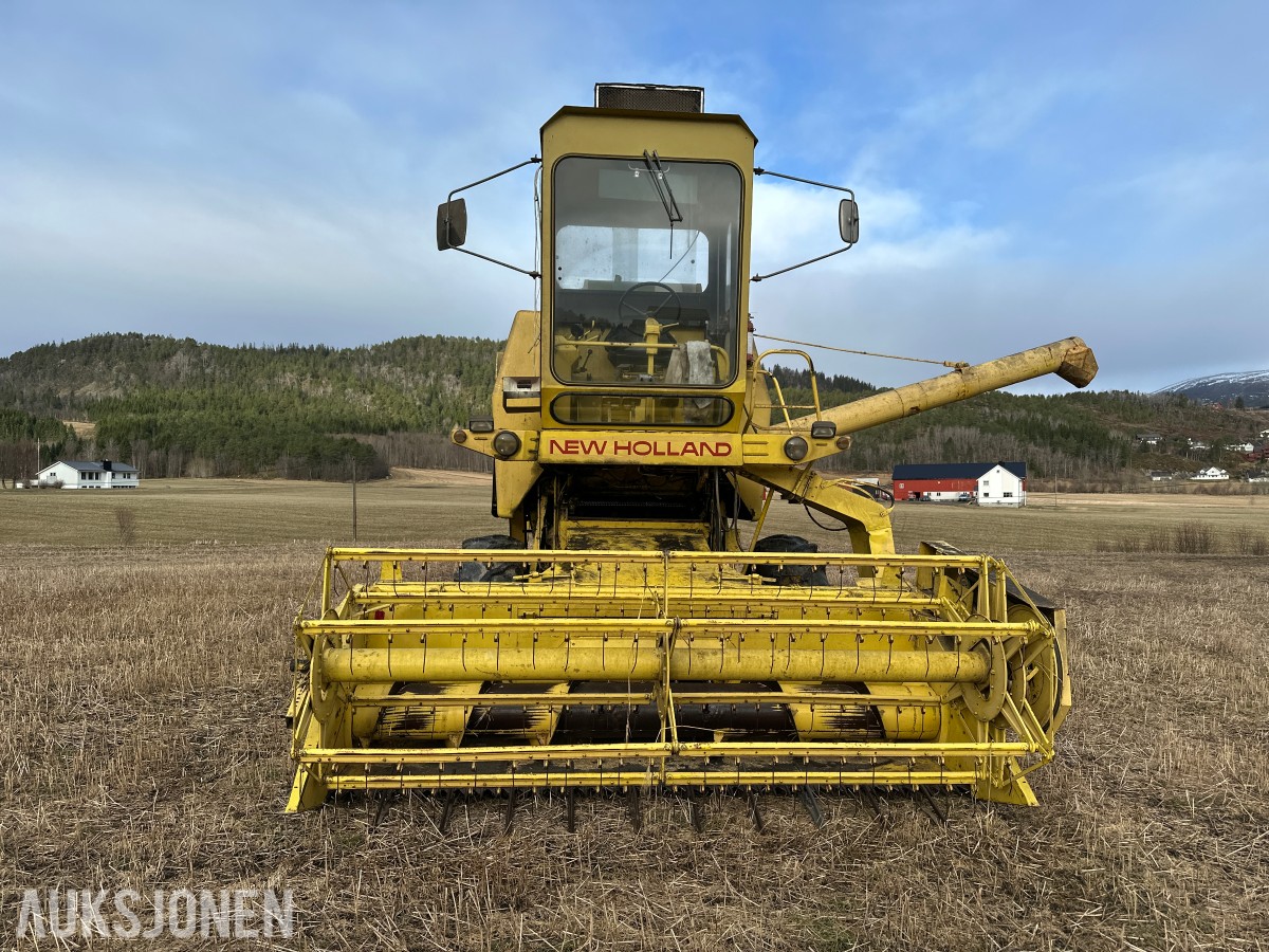 1979 New Holland Clayson 1530 Skurtresker – 11 fot skjærebord / halmkutter