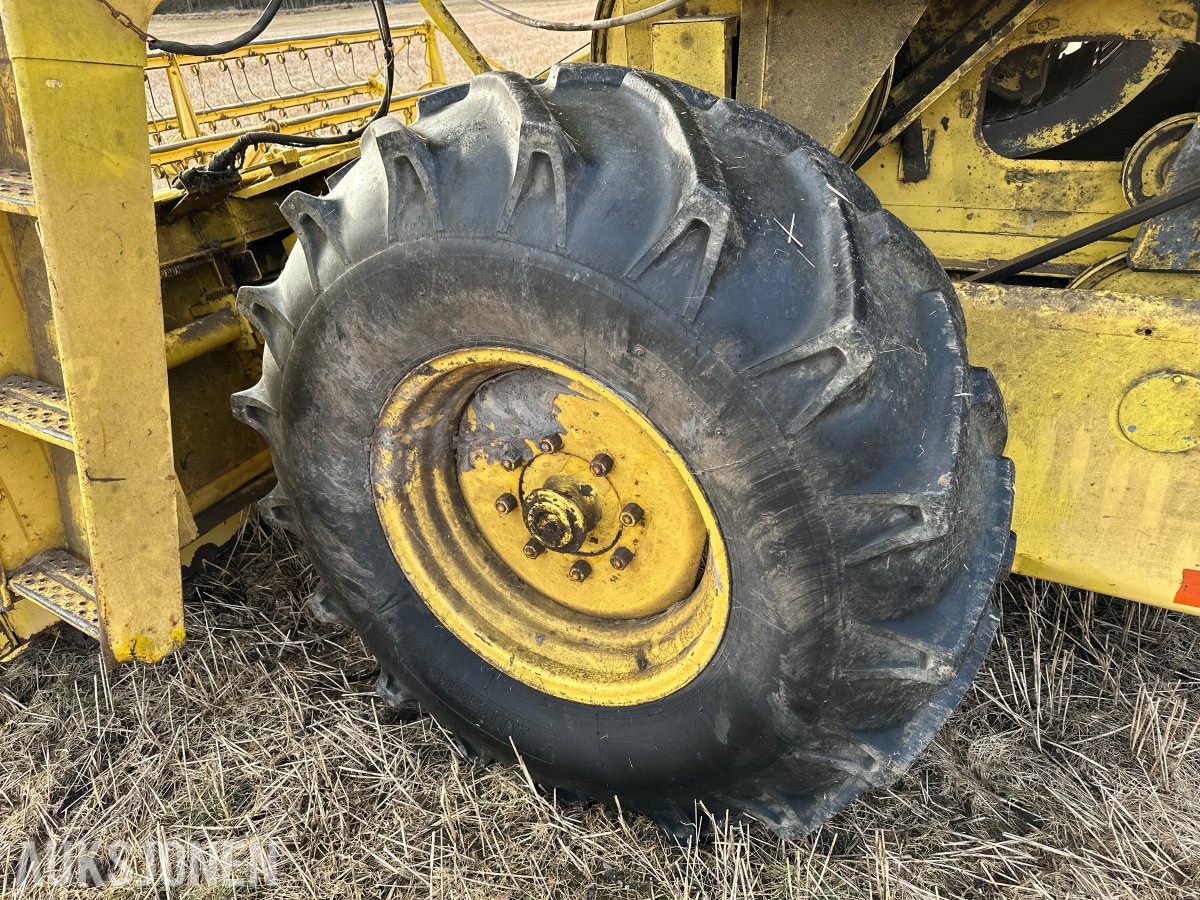 1979 New Holland Clayson 1530 Skurtresker – 11 fot skjærebord / halmkutter