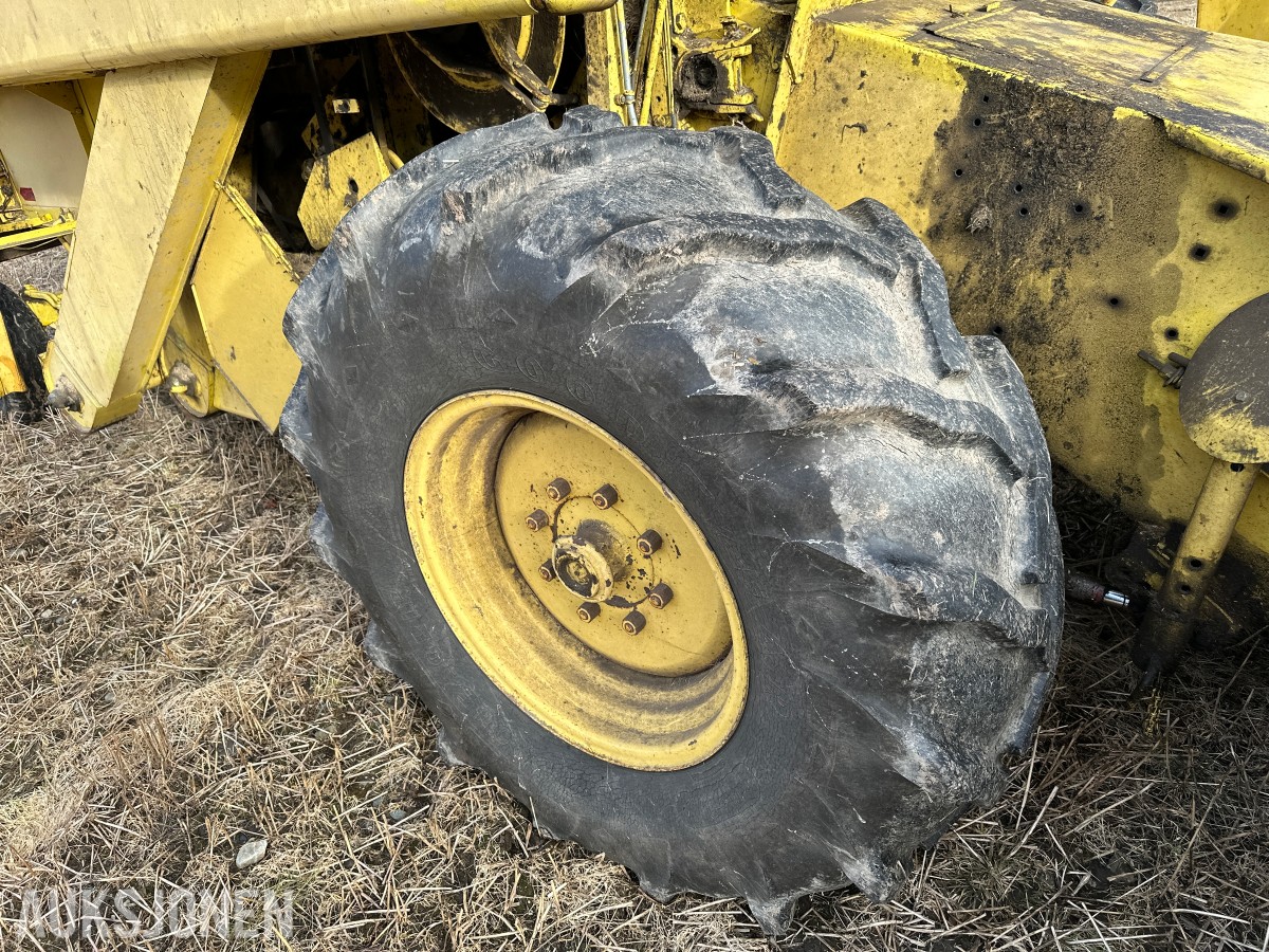 1979 New Holland Clayson 1530 Skurtresker – 11 fot skjærebord / halmkutter