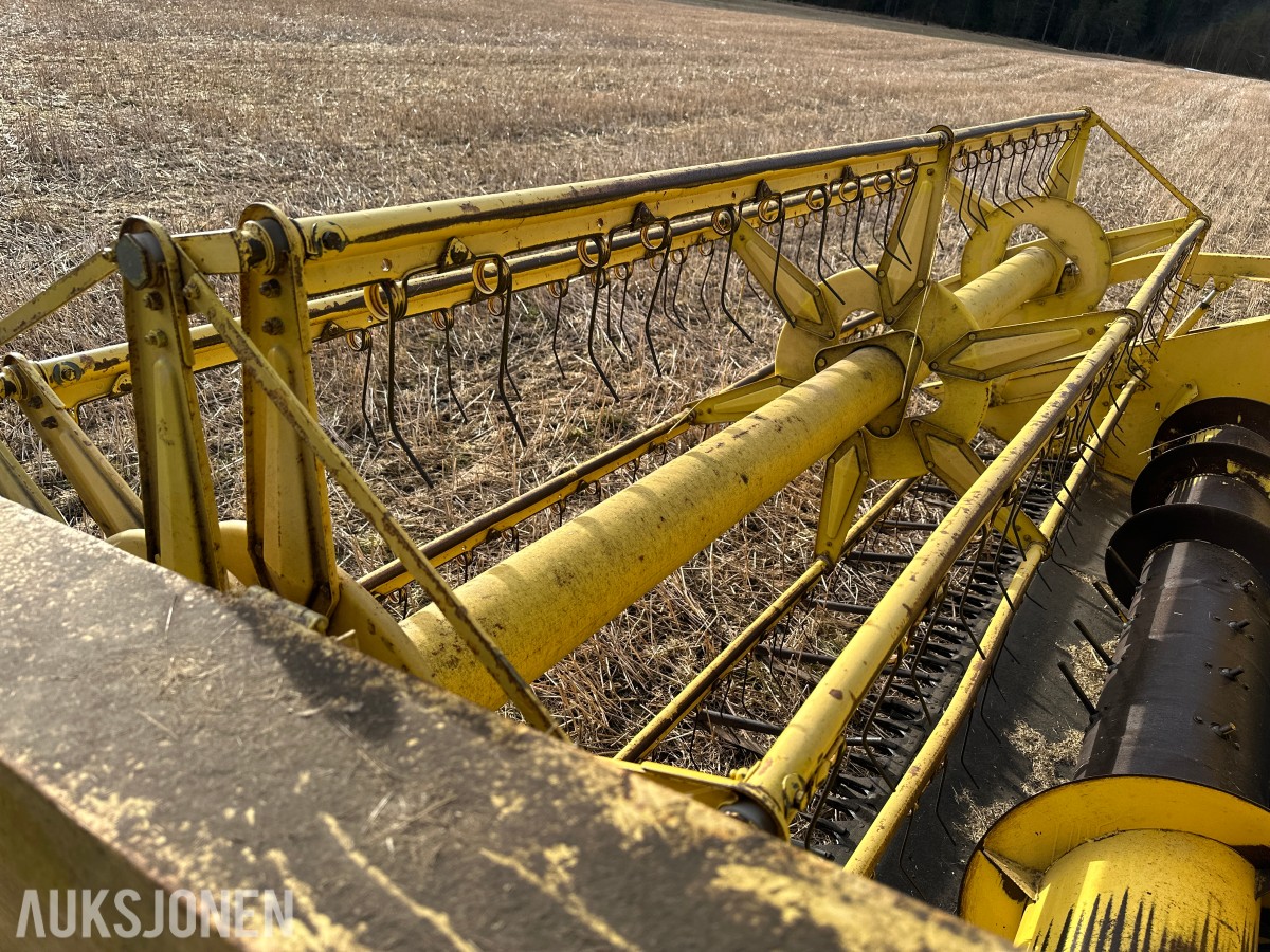 1979 New Holland Clayson 1530 Skurtresker – 11 fot skjærebord / halmkutter