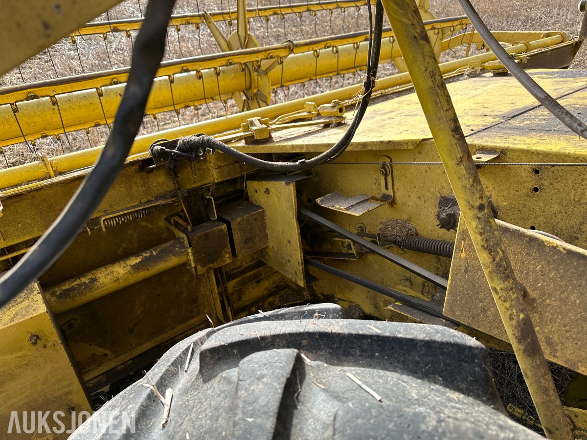 1979 New Holland Clayson 1530 Skurtresker – 11 fot skjærebord / halmkutter