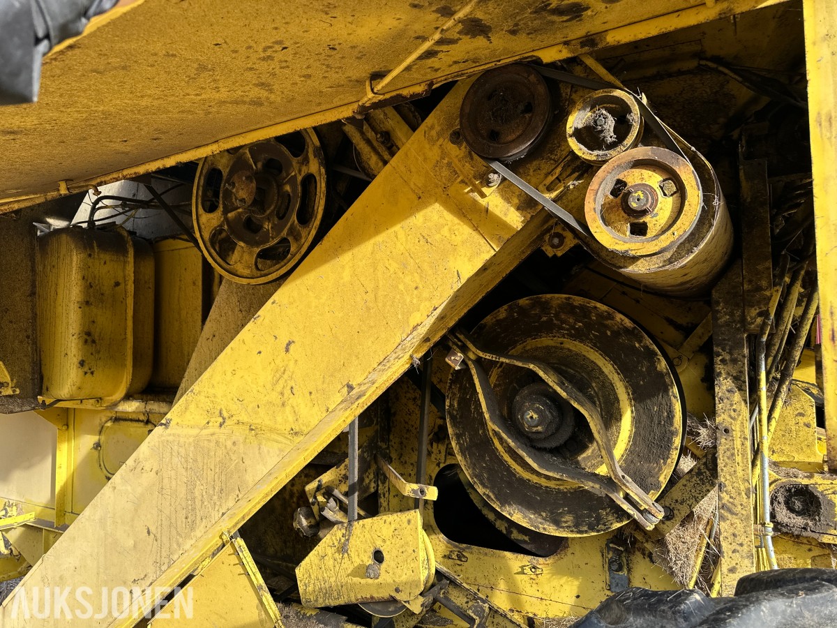 1979 New Holland Clayson 1530 Skurtresker – 11 fot skjærebord / halmkutter