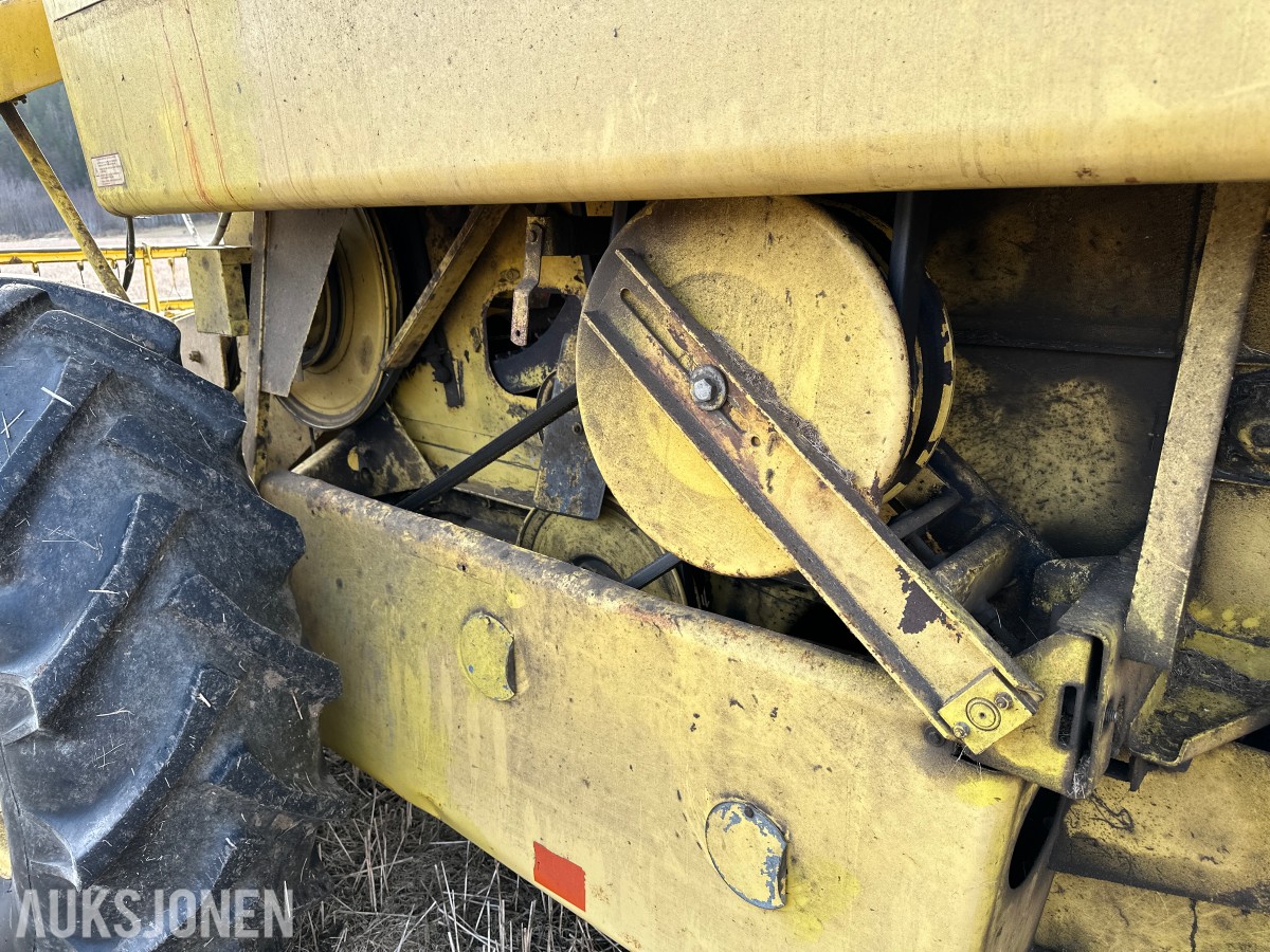 1979 New Holland Clayson 1530 Skurtresker – 11 fot skjærebord / halmkutter