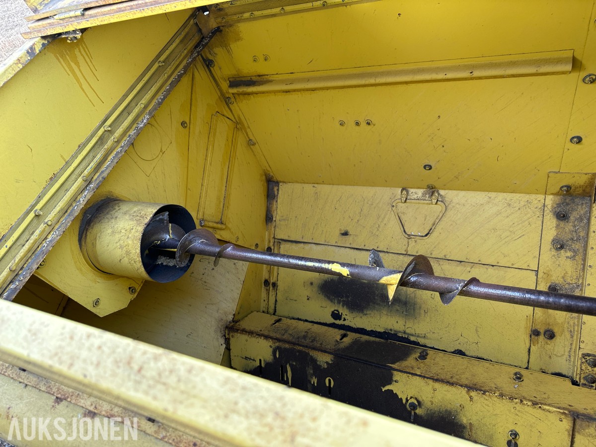1979 New Holland Clayson 1530 Skurtresker – 11 fot skjærebord / halmkutter