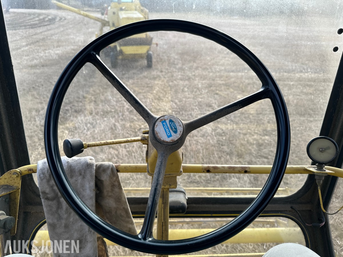 1979 New Holland Clayson 1530 Skurtresker – 11 fot skjærebord / halmkutter