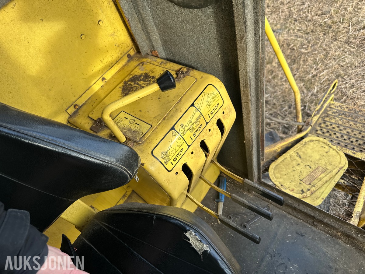1979 New Holland Clayson 1530 Skurtresker – 11 fot skjærebord / halmkutter