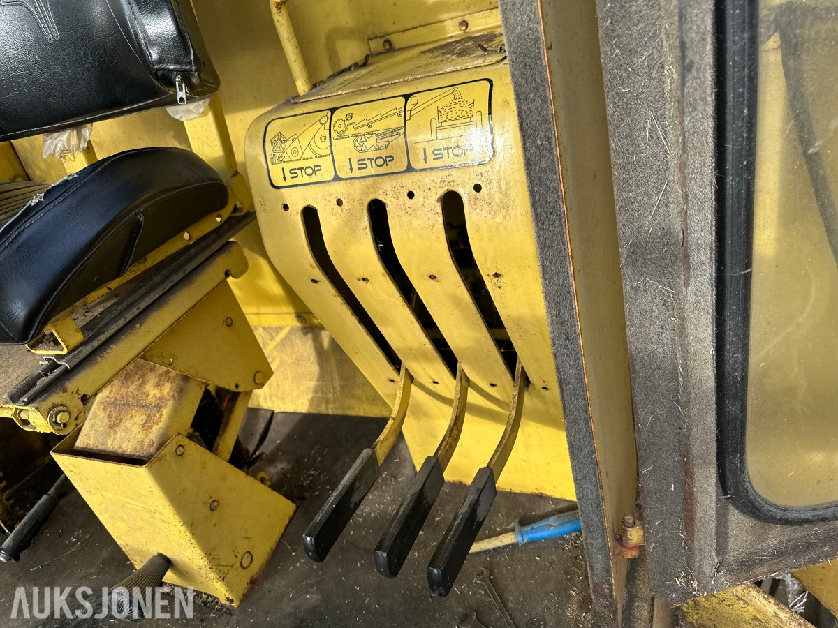 1979 New Holland Clayson 1530 Skurtresker – 11 fot skjærebord / halmkutter