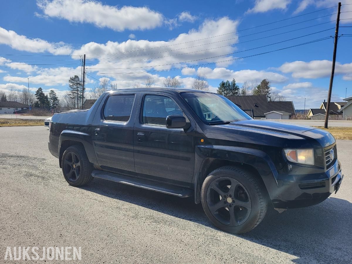2005 Honda Ridgeline 3.5 bensin 257hk 4WD 6-seter automat hengerfeste s+v dekk